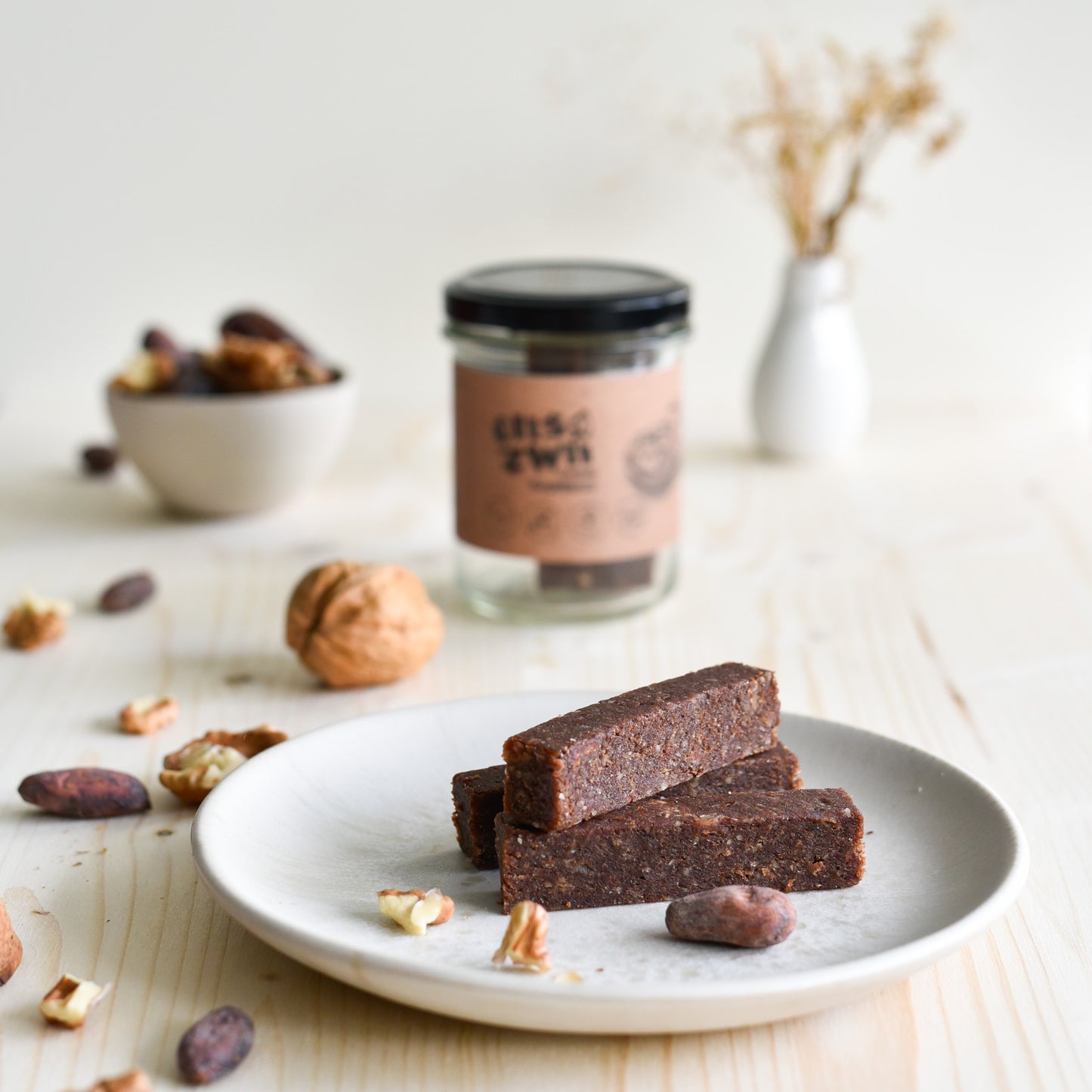 Frucht-Nuss-Riegel Barohni Baumnuss mit Schweizer Walnüssen, Datteln und Kakao, handgemacht in Schlieren