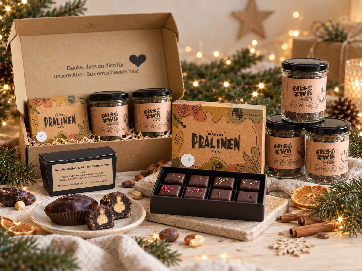 Weihnachtliche Geschenkidee von diiszwii mit Dattel-Pralinen, Barohni-Gläsern und gefüllten Medjool-Datteln in festlicher Dekoration
