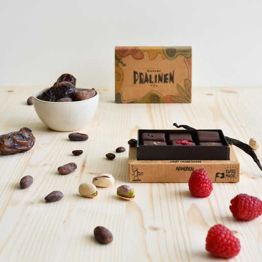 6er-pralinenbox dattel-pralinen handgemacht-schweiz pralinen-mit-kokosbluetenzucker nachhaltige-verpackung pralinen-geschenk chili-pralinen  diiszwii