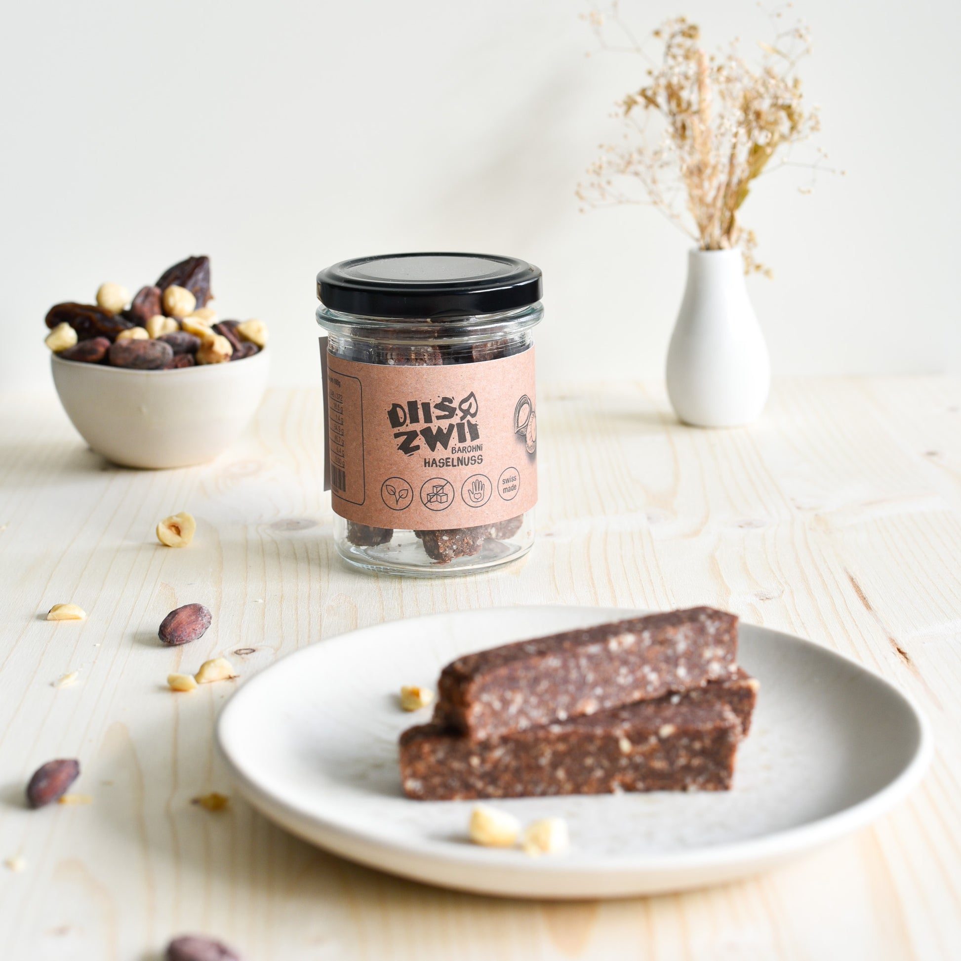 Frucht-Nuss-Riegel Barohni Haselnuss mit Schweizer Haselnüssen, Datteln und Kakao, handgemacht in Schlieren
