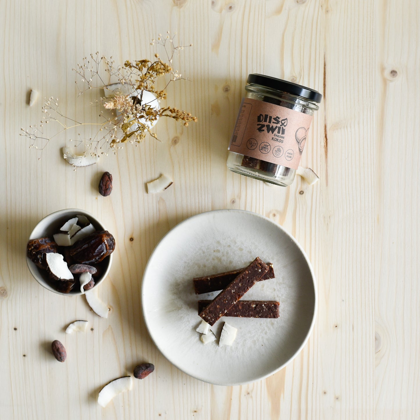 Barohni Kokos Riegel im Glas mit Kokosraspeln, Cashewkernen und Datteln – natürlicher Kokosriegel ohne Zuckerzusatz, handgemacht in der Schweiz