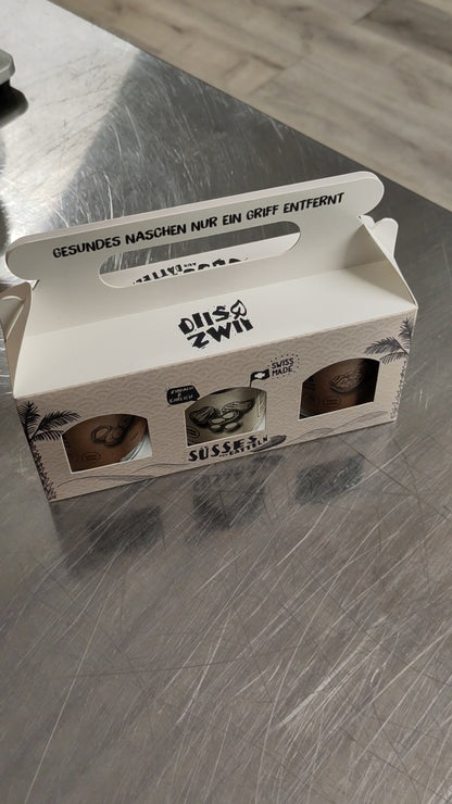 Video des Nuss-Trios – drei Gläser Frucht-Nuss-Riegel (Haselnuss, Baumnuss, Erdnuss) im Set, handgemacht und nachhaltig verpackt in Schlieren